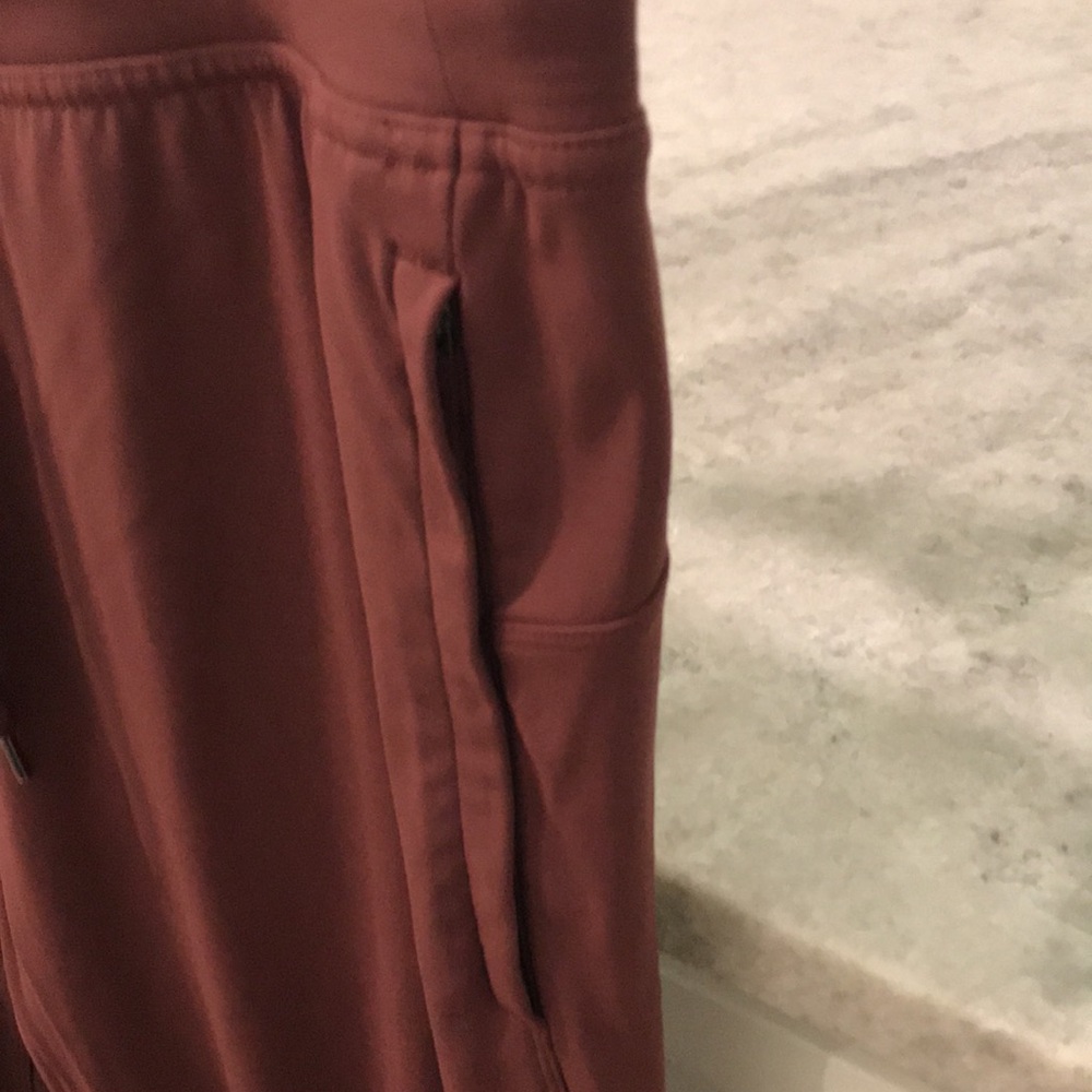 CRZ Yoga Joggers Mens Large Burgundy Pants Golf Running Pockets Athletic Travel - Picture 3 of 11